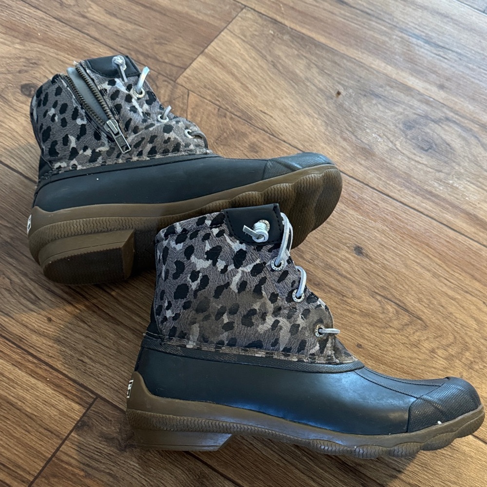 Sperry Black and Gray Patterned Boots - Picture 4 of 6